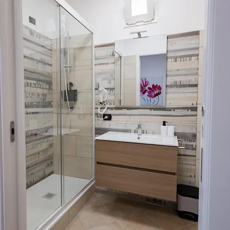 Sedicimarzo 4* سكاليا