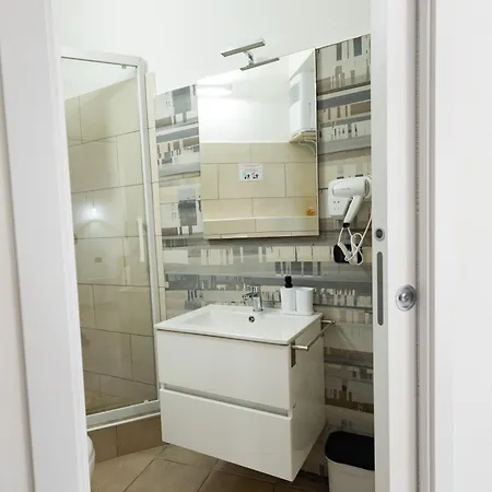 فندق مبيت وإفطار Sedicimarzo 4*