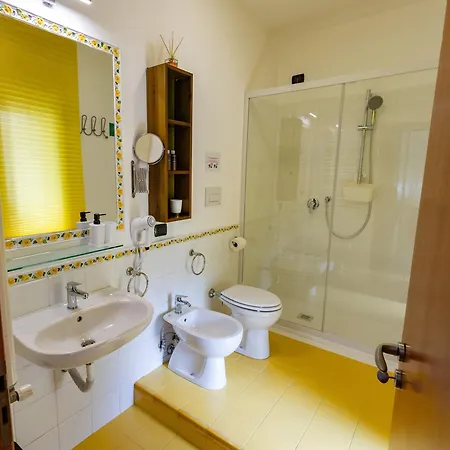 Sedicimarzo فندق مبيت وإفطار 4*